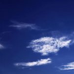 Wolken auf blauem Himmel
